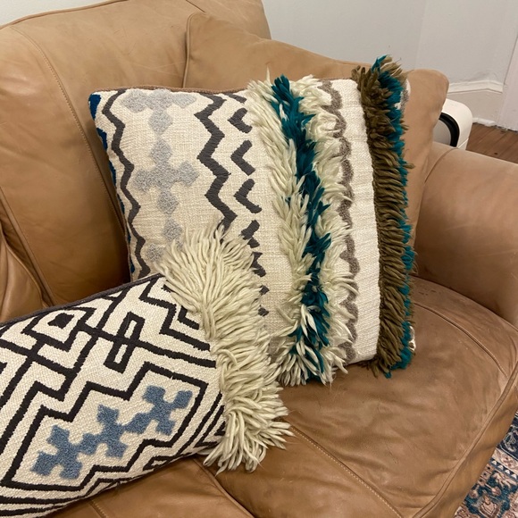 ANTHROPOLOGIE | tufted pillow - Picture 4 of 8